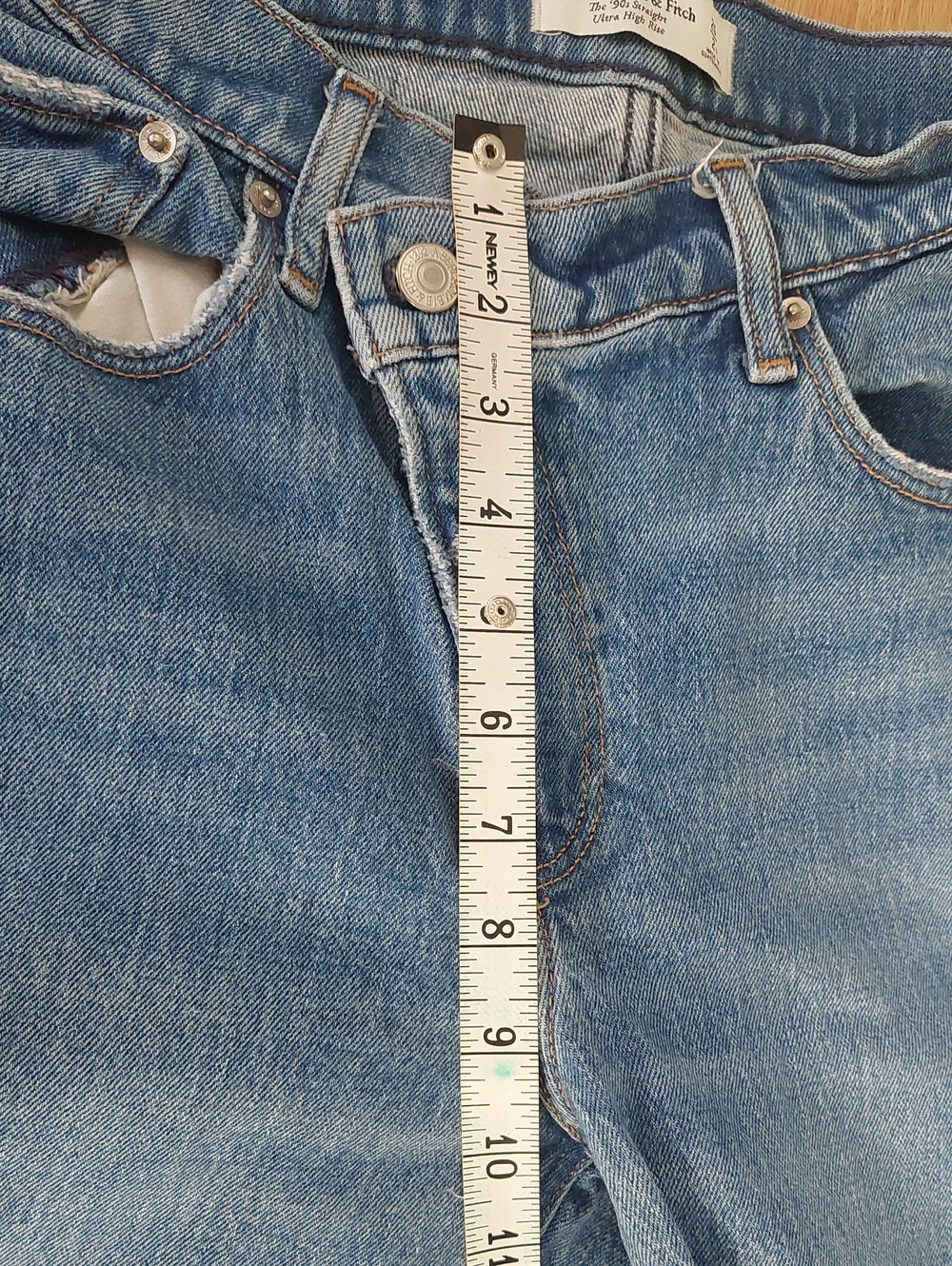 Abercrombie & Fitch Women's High-Rise Straight Jeans in Light Blue Wash - Picture 11 of 12